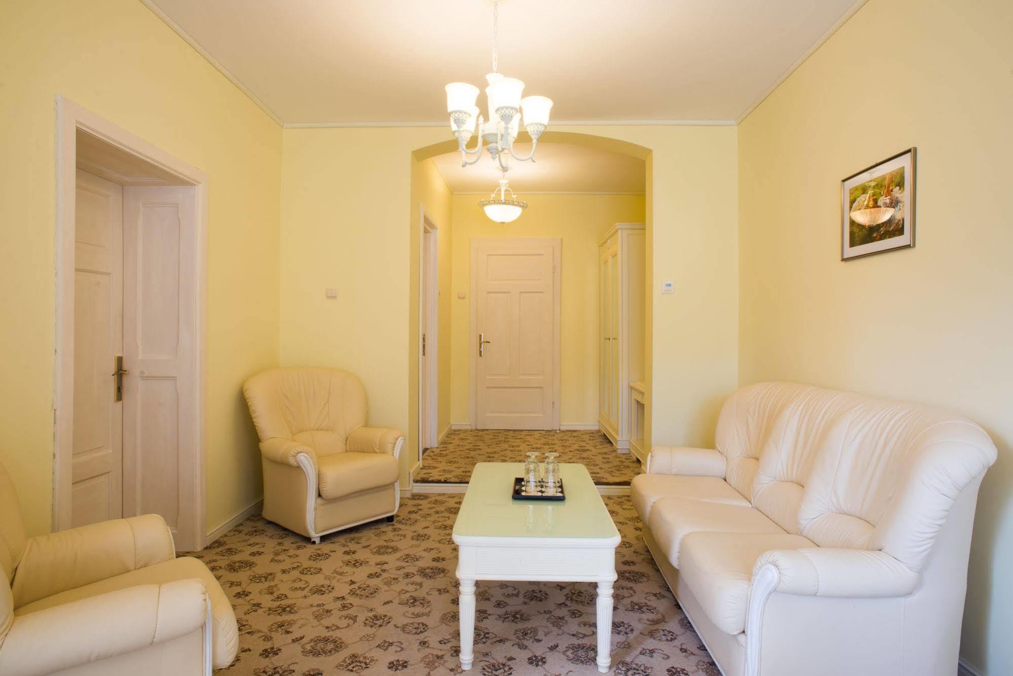Complex La Tunuri - Vila Economat Sinaia Esterno foto